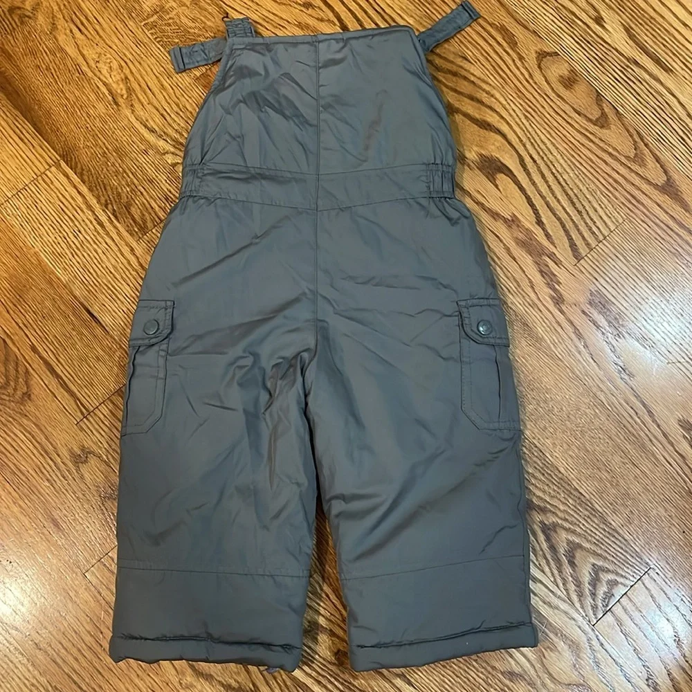 Kid’s Carter’s Brand Snow Bibs. Size 2T. Excellent to Like New Condition.